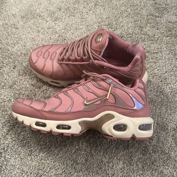 Nike Air Max Plus (Woman’s) - Picture 6 of 10